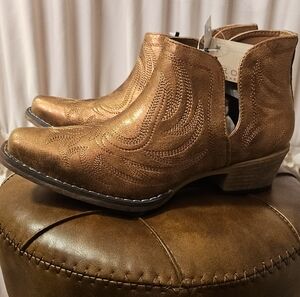 Bronze Ankle Roper Boots